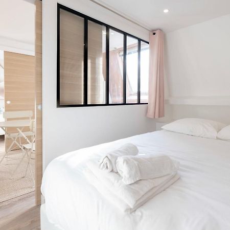 Amazing Apartment Under The Roof In Paris 8Th Exteriör bild