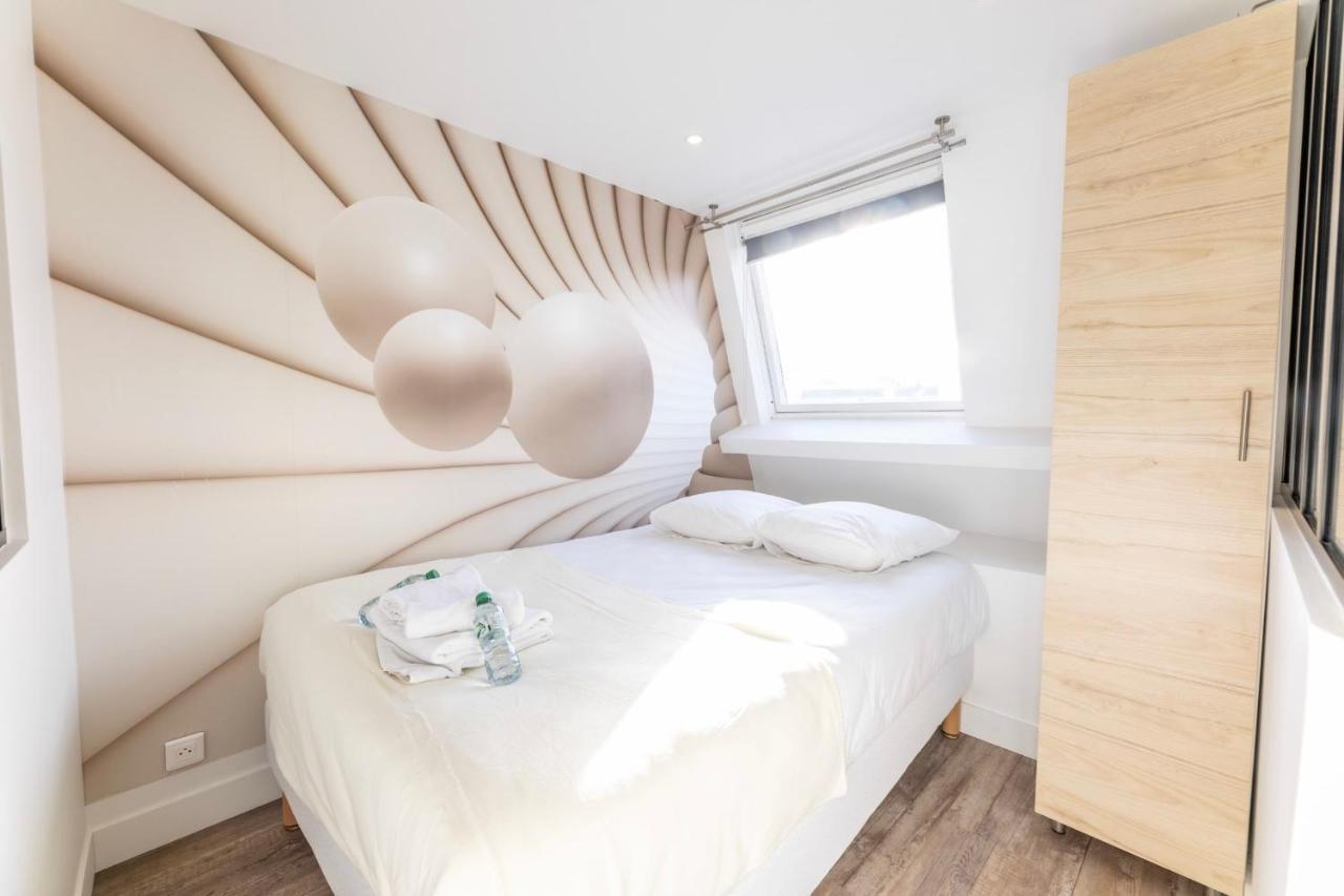 Amazing Apartment Under The Roof In Paris 8Th Exteriör bild